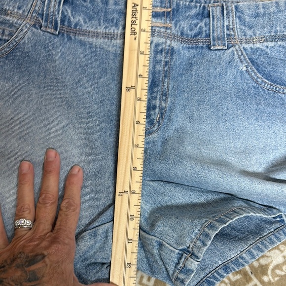 Classic Blue Jean Shorts with Comfortable Fit - Picture 8 of 8